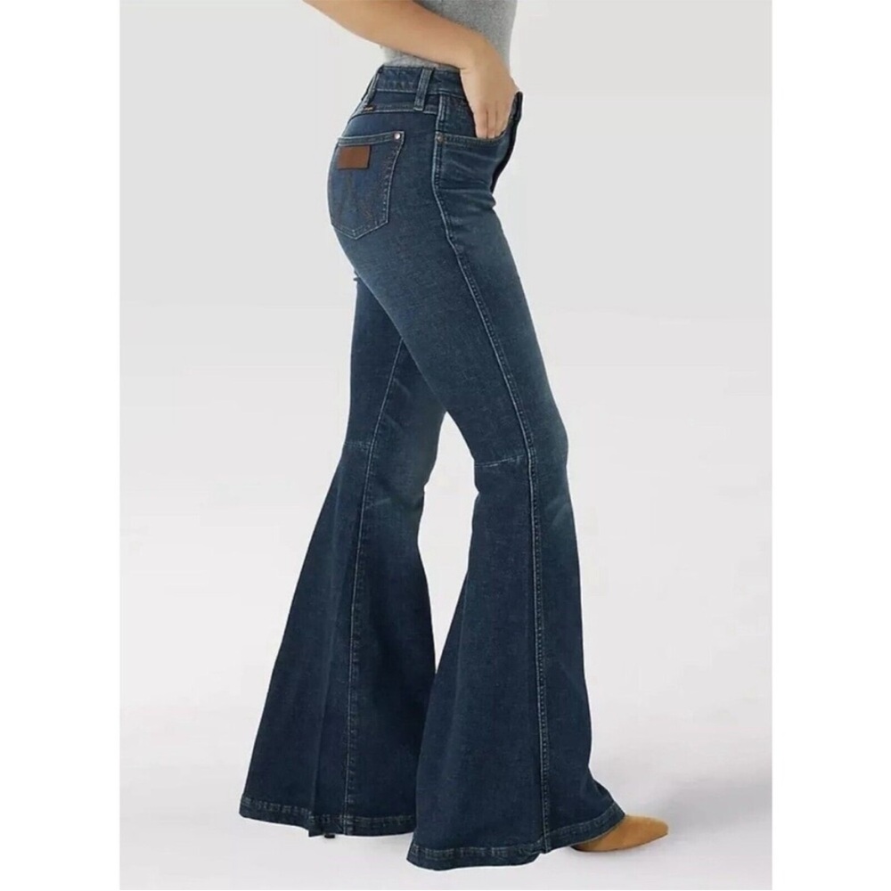 Wrangler Retro High Rise Trumpet
Flare Bell Bottom Jeans Sz 29X34
Western Hippie